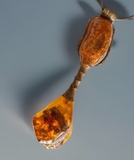 Außergewöhnlicher Bernstein Anhänger Antik mit Lederkette Baltic Amber
