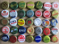 35 Kronkorken von der ganzen Welt: China, Singapur, Schweiz, USA, Portugal..usw.