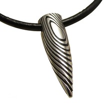 Kikuchi Edelstahl Anhänger