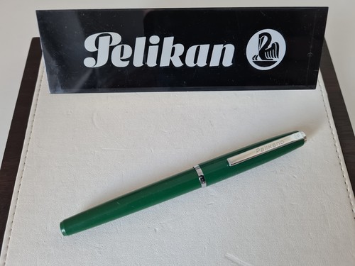 Pelikan pelikano antimacchia - pelikan,