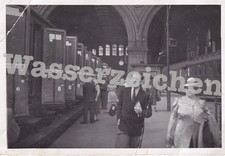 Foto Loks und Fahrgäste im Anhalter Bahnhof Berlin ca. 1934/35 (6285)