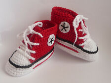 Babychucks, Babyschuhe Turnschuhe gehäkelt, gestrickt weiß,rot/schwarz 10 cm Neu