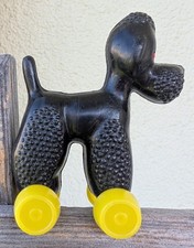 Pudel Flocky auf Rollen DDR Plastikspielzeug Spielzeug Plastikhund; [Taddybär]