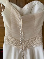 Verschiedene Brautkleider