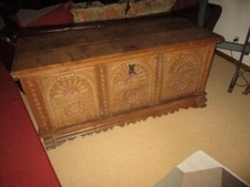 Antike Flachdeckeltruhe Eiche um 1800 mit Schnitzereien guter Zustand