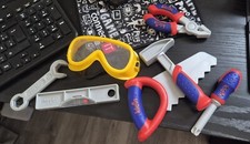 Theo Klein Kinder Spielzeug Werkzeug-Box/Kasten 8-teiliges Werkzeug-Set