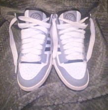 graue Adidas Turnschuhe Gr. 4
