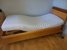 flexibles Bett mit Liftsystem 900x2000, massiv Buche, gebr., sehr gut erhalten