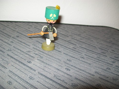 Kleiner bergmann mit - mit, beil