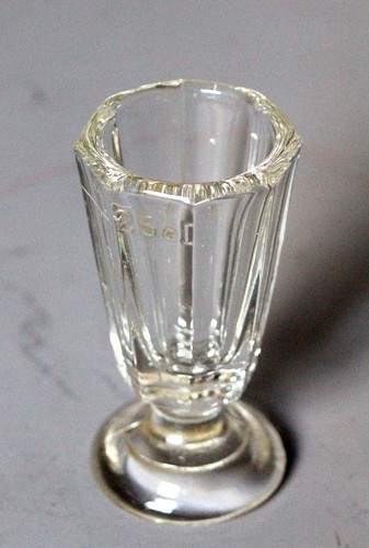 Altes schnapsglas - altes,