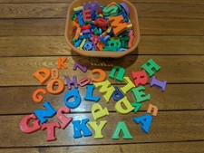 Magnetbuchstaben aus Kunststoff bunt ABC Tafel Schule Kinder Lernspielzeug