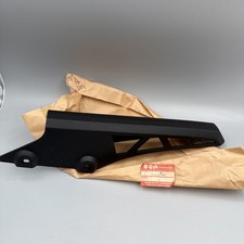 Suzuki GSX-R750F Kettenschutz Drive chain guard Original NEU XX23196