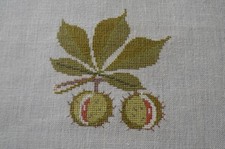 Handarbeit dänische Kreuzstickerei Kastanien auf Leinen 90 x 39 cm signiert ER