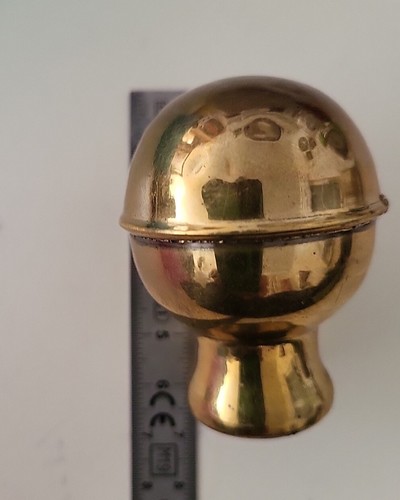 Große goldfarbende kugel - (b),
