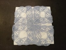 Taschentuch weiß Stoff Handarbeit Lochstickerei und Häkelspitze blau