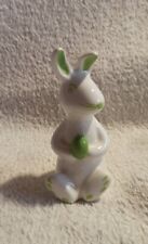 Miniatur Figur Osterhase Ei grün Hase weiß Osterdeko