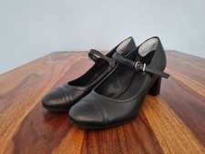 Schöne Pumps Mary Janes von