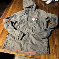 FC Bayern München Trikot Adidas Gr. S matchworn Regenjacke #22 U17