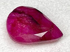 Edelstein Rubin rot Roh  / CN