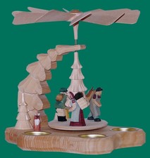 Wandpyramide mit