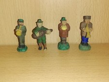 4 geschnitzte Musiker