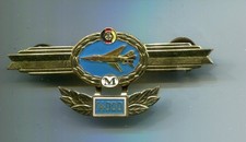 NVA Klassifizierungsspange  Flugzeugführer Stufe  M  mit Flugstunden Anhänger
