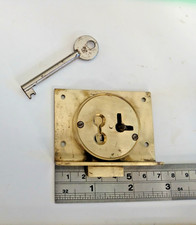 Ausgefallener antiker Schrank