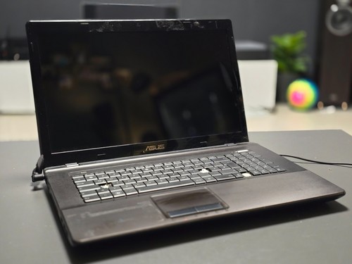 Asus notebook teildefekt - 17,3",