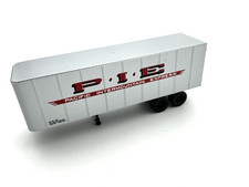 Walthers 32 ft Trailer P.I.E