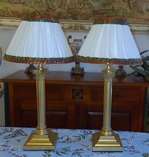 Paar - korinthische Säule