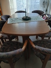 Großer Esstisch, ausziehbar