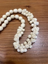 Alte Kette Beinschnitzerei / Knochenschnitzerei ca. 48 cm lang Elfenbeinfarben