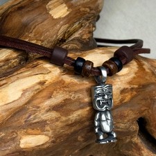 Tikikette Polynesisch Surfer