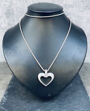 Schöne Kette mit Anhänger