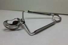 Omas Küchenhelfer 18-8 Stainless Schneckenzange Löffel Greifer Vintage