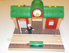 BRIO sprechender Bahnhof - 33578 - mit Aufnahme- und Abspielfunktion