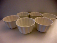 6 kleine Kunststoff 60iger Jahre    Pudding-Förmchen aus Oma's Haushalt