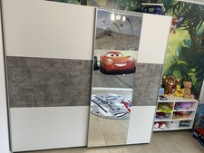 Kleiderschrank mit Spiegel und