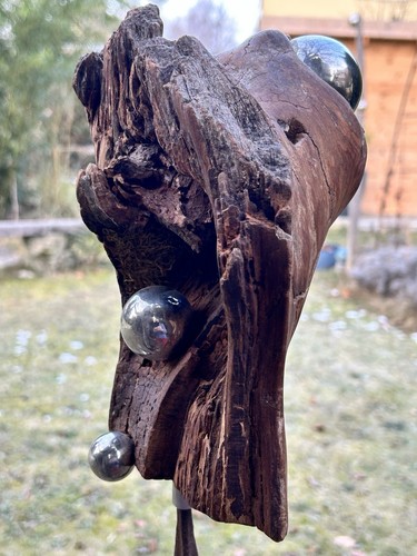 Holzskulptur mit - , 3