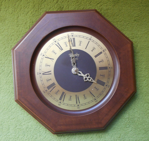 Wanduhr nussbaum analog - wanduhr,,