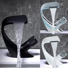 Waschtisch Armatur Wasserfall