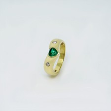 Ring mit ca. 0,10ct W-si Brillant u. ca. 0,25ct Smaragd 585/14K Gelbgold Gr. 53