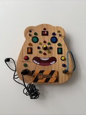 Montessori Busy Board mit LED-Licht für 1-4-Jährige - Lernspielzeug aus Holz