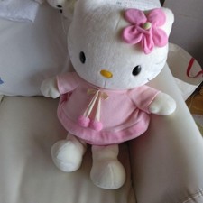 Hello Kitty Plüschtier