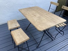 Schwarzes Stahlgestell Altholzplatte 2x Hocker + 2x Stühle Industrial