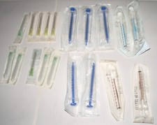 Spritzen - Kunststoff - 1 ml mit Nadeln - Verpackt - Unbenutzt - Nicht steril