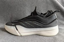 Adidas Dame 9 Basketballschuhe Größe 42 2/3 / US 9 Lightstrike, NBA