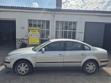 Schlachtfest VW Passat 3B 1,6 Bj.2000 Ausschnitt vom Einstieg Nr.187/24