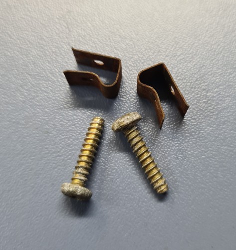 Schraube für tacho - 2x,