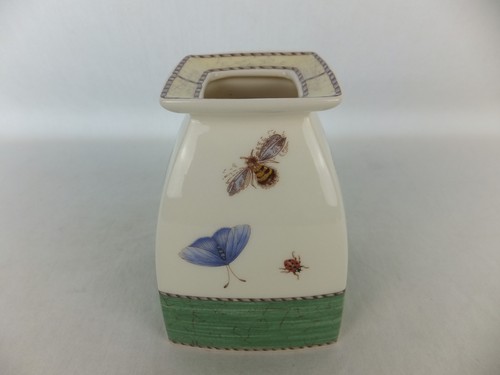 Wedgwood vase sarah - -, sarah's